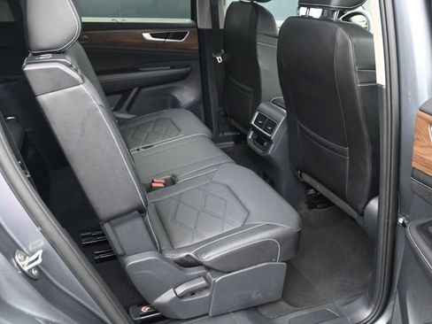 Used 2025 Volkswagen Atlas SE FWD image 10