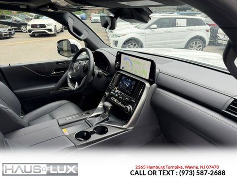 Used 2025 Lexus LX 600 4WD w/ Accessory Package (2T) image 4