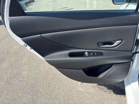 Used 2023 Hyundai Elantra SEL w/ Convenience Package image 27