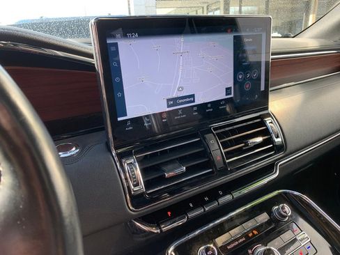 Used 2022 Lincoln Navigator 4WD image 27