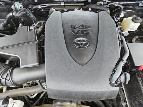 Used 2023 Toyota Tacoma SR5 w/ Technology Package AWD/4WD image 31