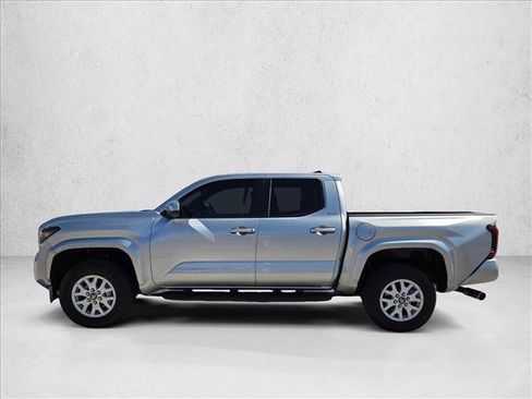 Certified 2025 Toyota Tacoma SR5 AWD/4WD image 9