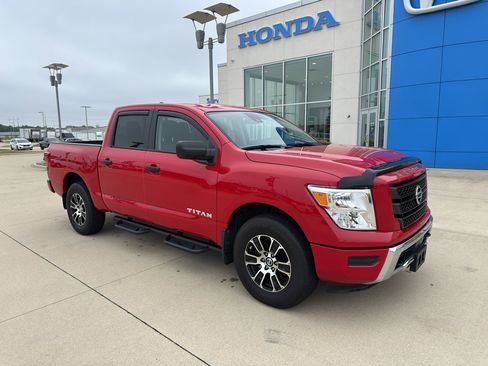 Used 2022 Nissan Titan SV w/ Accessory Utility Package AWD/4WD image 3