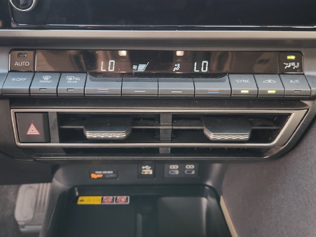 Used 2025 Toyota Camry LE FWD image 17