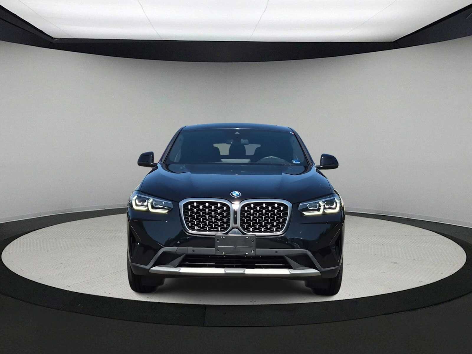 Used 2023 BMW X4 xDrive30i w/ Premium Package AWD/4WD image 3