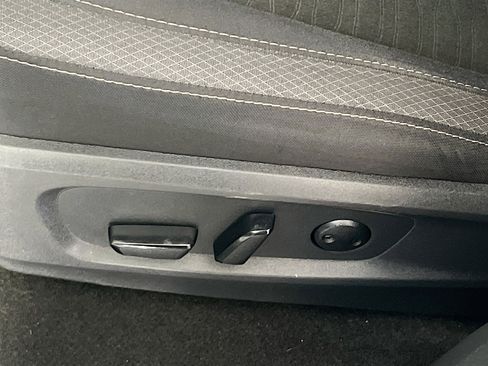 Used 2023 Nissan Pathfinder SV image 15