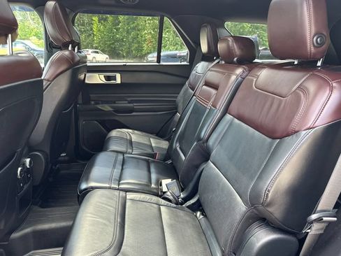 Used 2020 Ford Explorer Platinum w/ Premium Technology Package AWD/4WD image 19