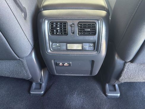 Used 2020 Nissan Pathfinder S image 43