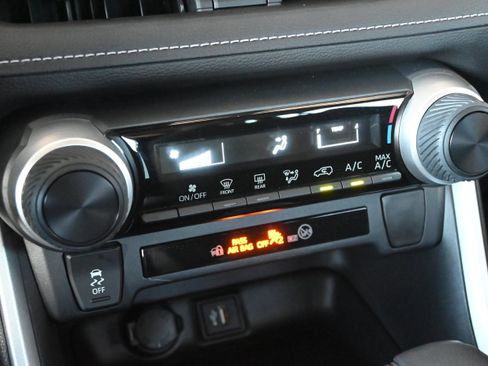 Used 2023 Toyota RAV4 LE image 47