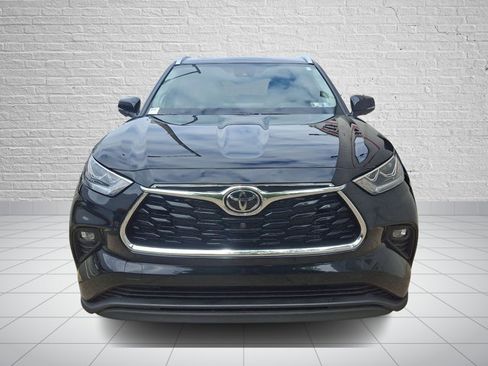 Certified 2026 Toyota Highlander Limited AWD/4WD image 2