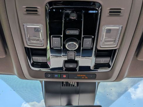 New 2026 GMC Yukon Denali w/ Denali Reserve Package AWD/4WD image 19