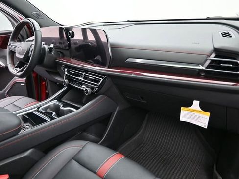 Used 2024 Chevrolet Traverse RS w/ LPO, Floor Liner Package AWD/4WD image 24