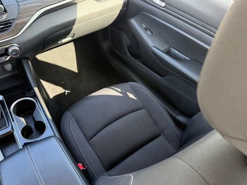 Used 2024 Nissan Altima 2.5 SV FWD image 23