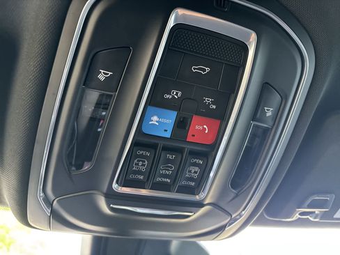 Certified 2022 Jeep Grand Cherokee Trailhawk w/ ADV Protech Group II AWD/4WD image 30
