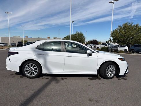 Used 2024 Toyota Camry SE FWD image 5
