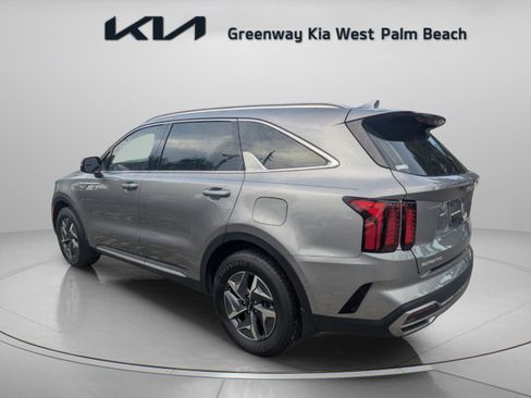 Certified 2024 Kia Sorento EX FWD image 5