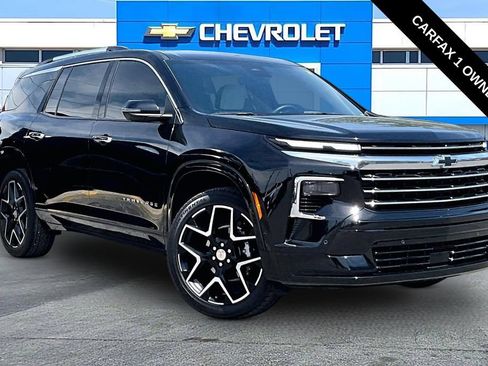 Used 2025 Chevrolet Traverse High Country FWD image 1