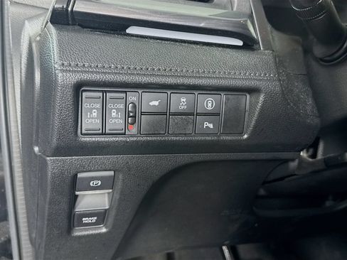 Used 2023 Honda Odyssey Elite image 11