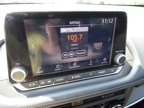 Used 2024 Nissan Rogue S AWD/4WD image 14