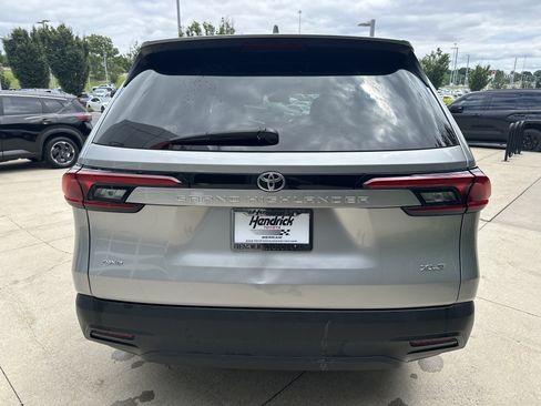 Used 2025 Toyota Grand Highlander AWD image 8
