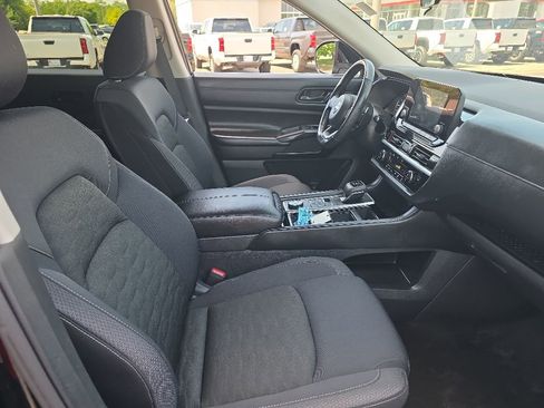 Used 2025 Nissan Pathfinder SV AWD/4WD image 8