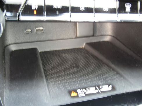 Used 2024 Chevrolet Traverse RS FWD image 29