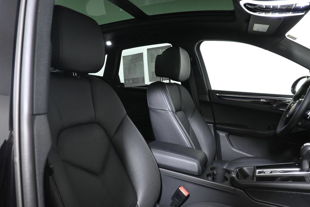 Used 2025 Porsche Macan S AWD/4WD image 30
