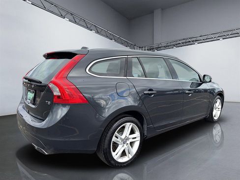Used 2015 Volvo V60 T5 Platinum image 7