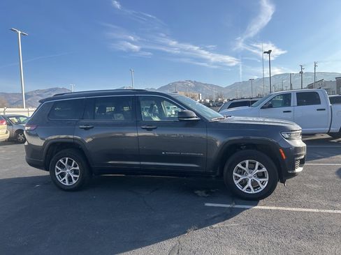 Used 2022 Jeep Grand Cherokee L Limited image 3