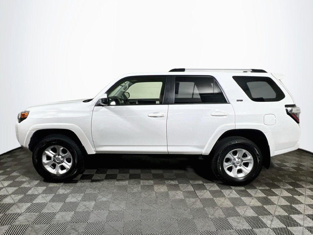 Certified 2024 Toyota 4Runner SR5 AWD/4WD image 4