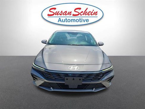 Used 2025 Hyundai Elantra SEL FWD image 20
