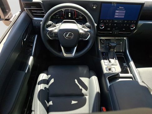 Used 2025 Lexus GX 550 w/ Accessory Package (2T) AWD/4WD image 13