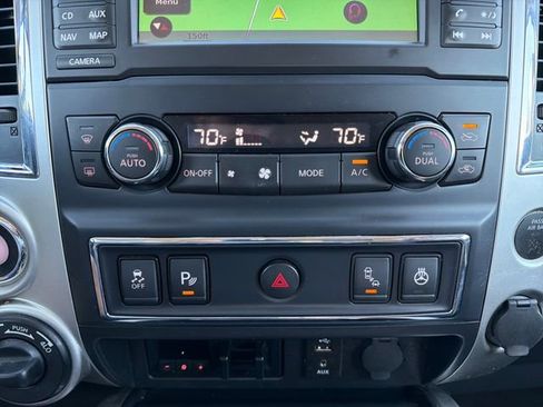 Used 2017 Nissan Titan PRO-4X w/ Pro-4x Convenience Package AWD/4WD image 14