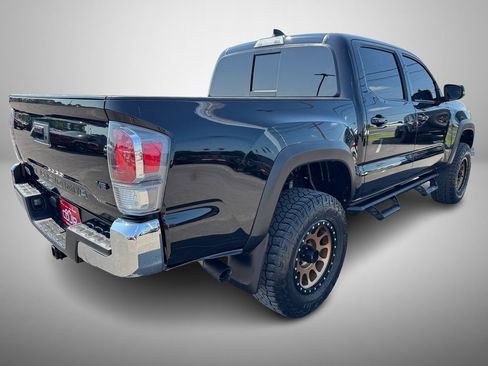 Used 2023 Toyota Tacoma TRD Off-Road image 3