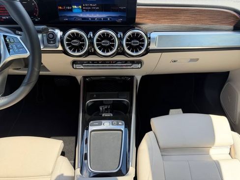 Used 2026 Mercedes-Benz GLB 250 4MATIC image 19