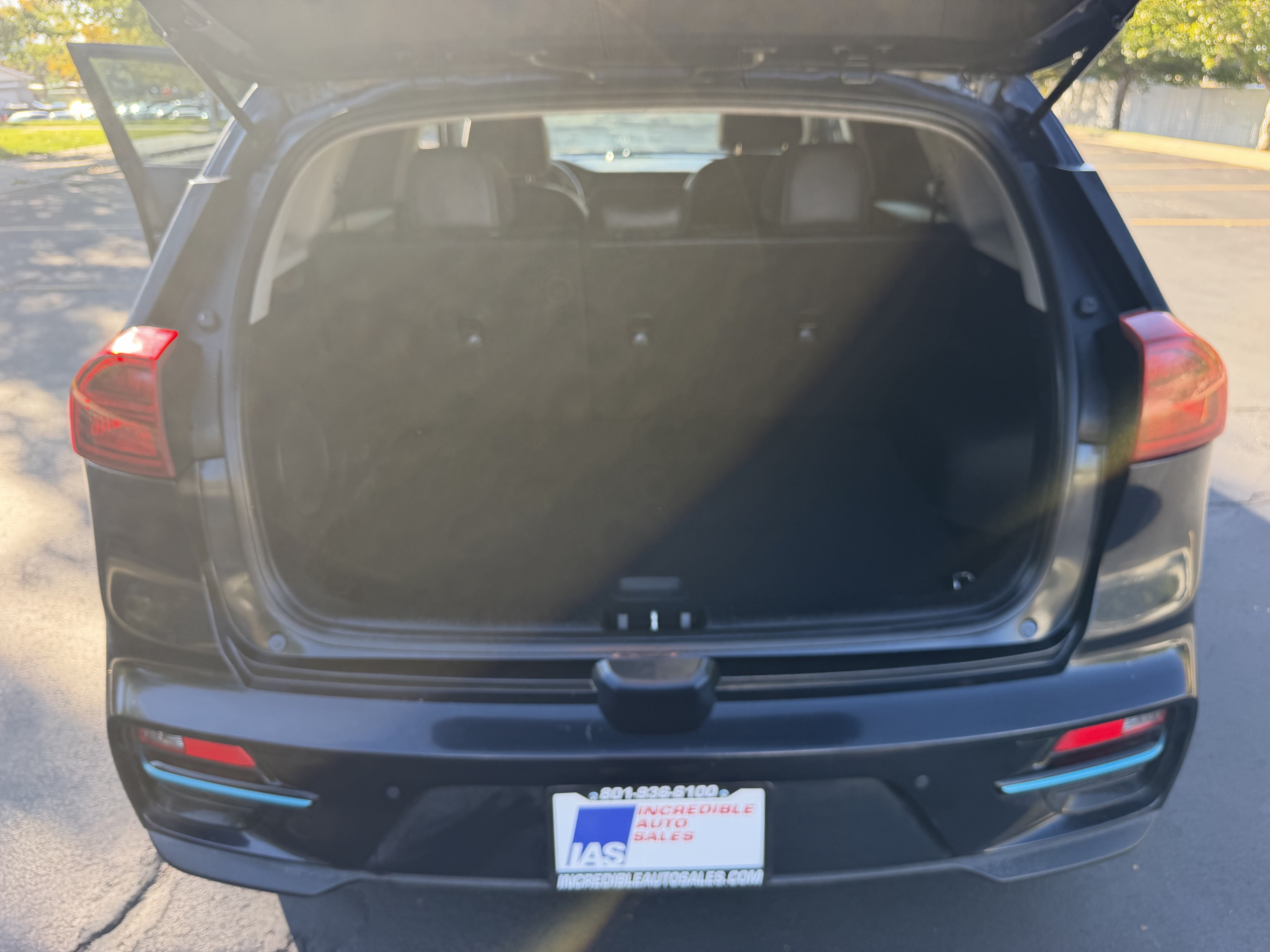 Used 2022 Kia Niro EX Premium FWD image 25