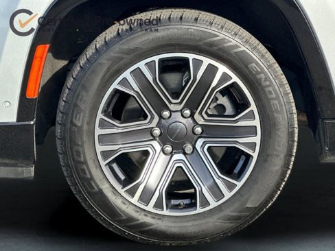 Used 2023 Jeep Wagoneer L 4WD w/ Premium Group I image 28