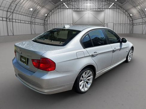 Used 2011 BMW 328i xDrive Sedan AWD/4WD image 3