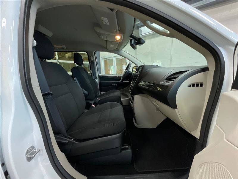 Used 2020 Dodge Grand Caravan SE FWD image 25