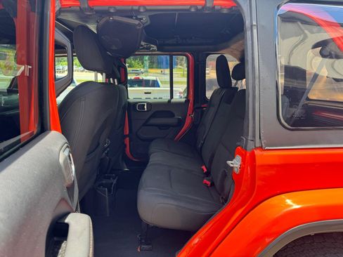 Used 2018 Jeep Wrangler Unlimited Sahara AWD/4WD image 14