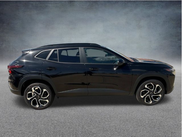Used 2026 Chevrolet Trax RS w/ Sunroof Package FWD image 11