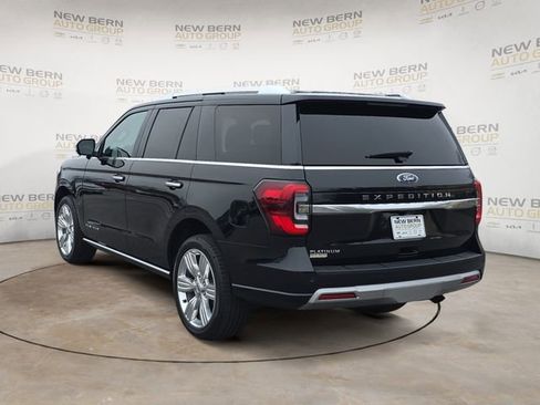 Used 2023 Ford Expedition Platinum AWD/4WD image 3
