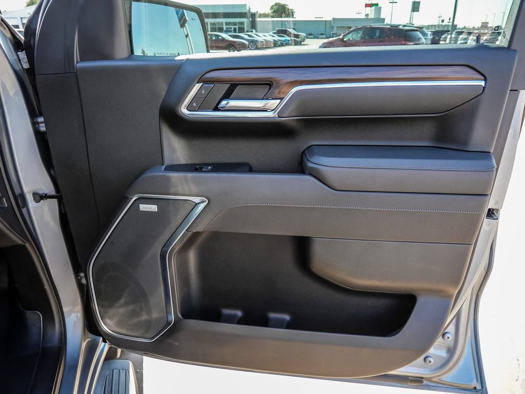 Used 2025 GMC Sierra 1500 SLT w/ SLT Premium Plus Package AWD/4WD image 23