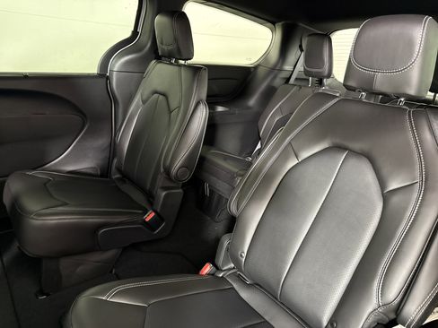 New 2026 Chrysler Pacifica Select w/ S Appearance Package image 10