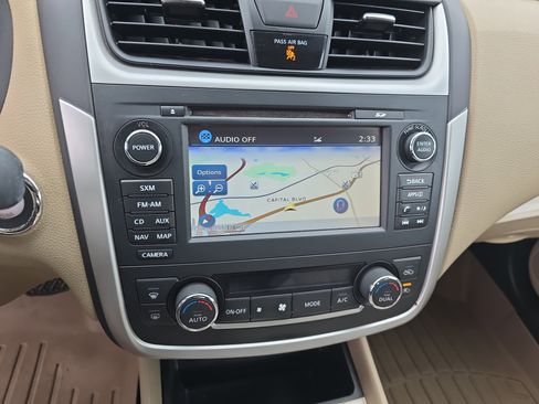 Used 2017 Nissan Altima 3.5 SL w/ 3.5SL Technology Package image 19