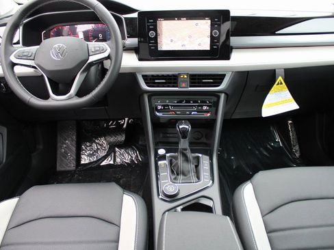 New 2026 Volkswagen Taos SEL AWD/4WD image 19