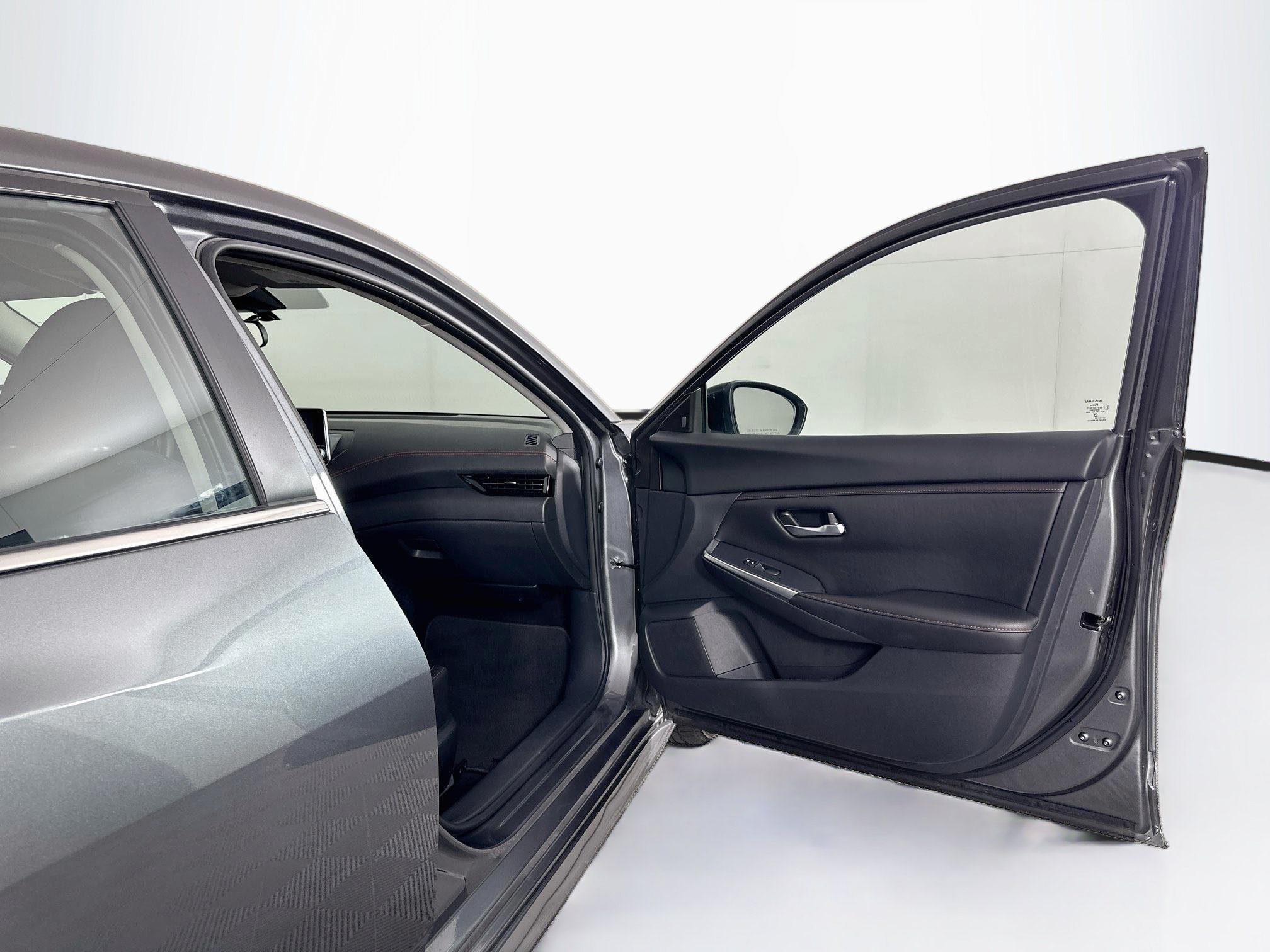 Used 2025 Nissan Sentra SR FWD image 30
