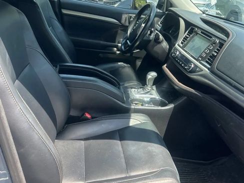 Used 2017 Toyota Highlander XLE AWD/4WD image 23
