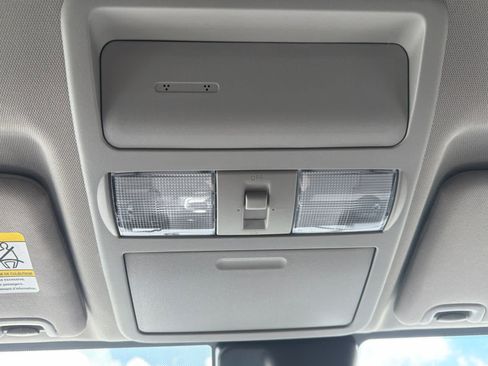 Used 2024 Nissan Frontier SV w/ SV Convenience Package RWD image 34