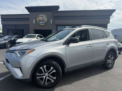 Used 2016 Toyota RAV4 LE AWD/4WD image 1